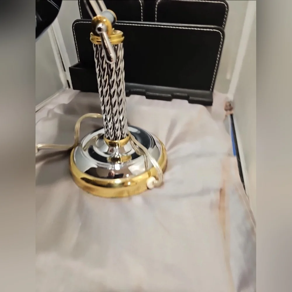 Cane & Reed Vintage Ajustable Countertop Vanity Makeup Lighted Mirror Magnified
